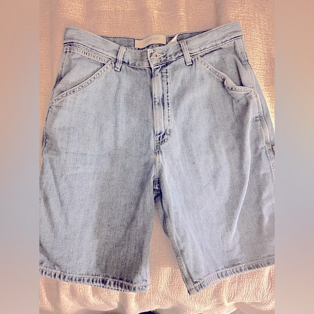 Mens GAP cargo shorts.  Like new.